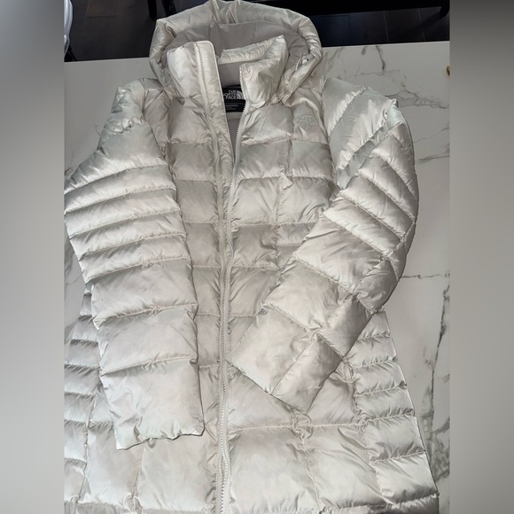 The North Face Long Puffer Jacket 💥 HOST PICK - Picture 1 of 14